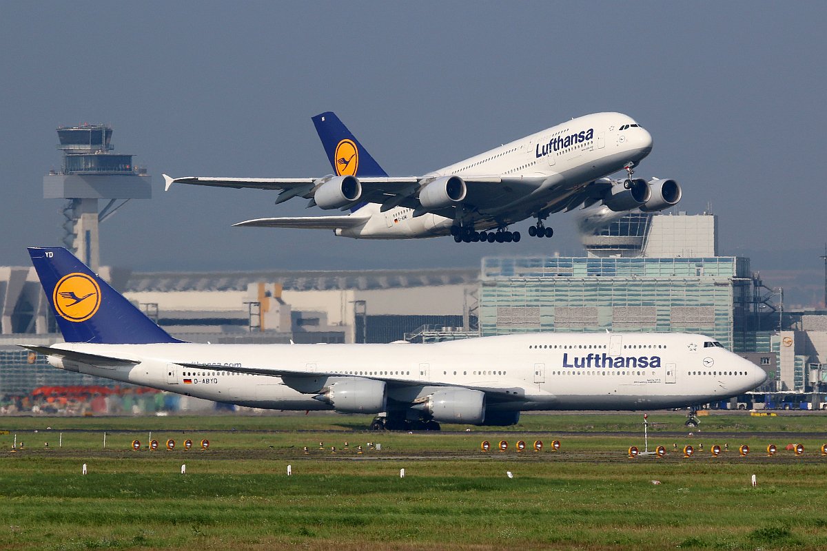 Lufthansa Airplanes take off