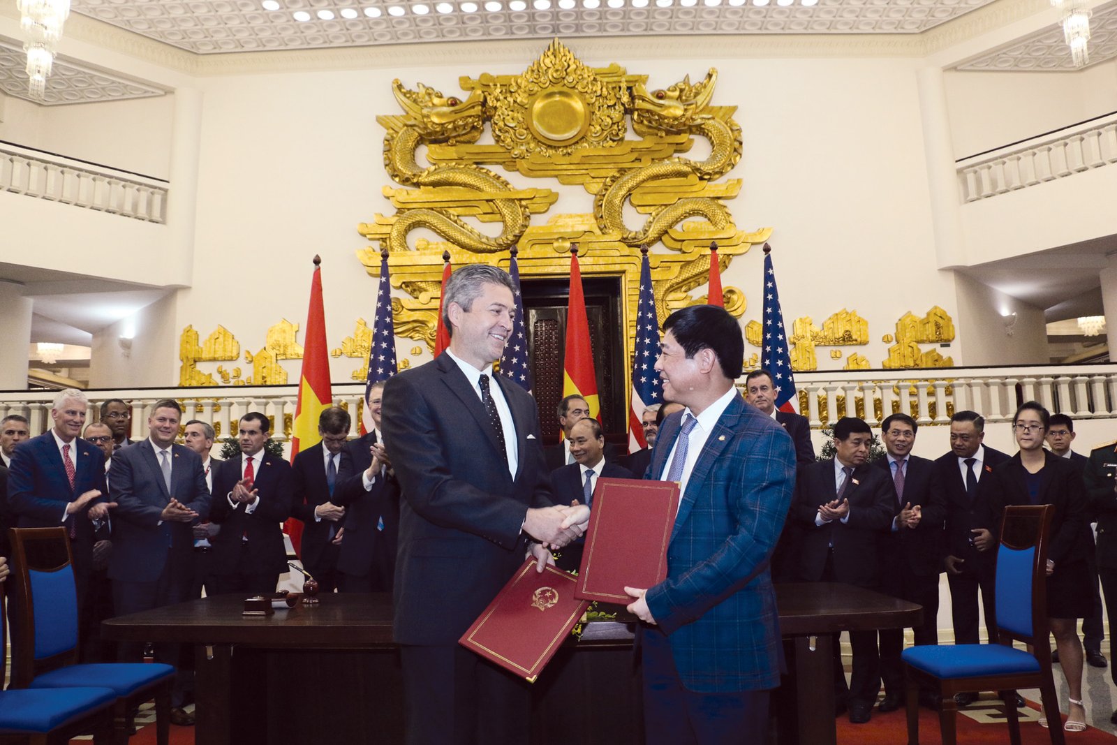 Cem Tanyel, Executive Vice President and President, Sabre Airline Solutions, and Trinh Hong Quang, Executive Vice President, Vietnam Airlines, sign an agreement in the office of the Prime Minister of the Socialist Republic of Vietnam.