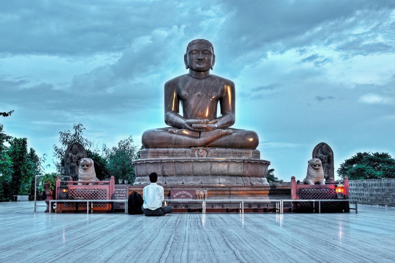 Devotee praying during Mahavir Jayanti